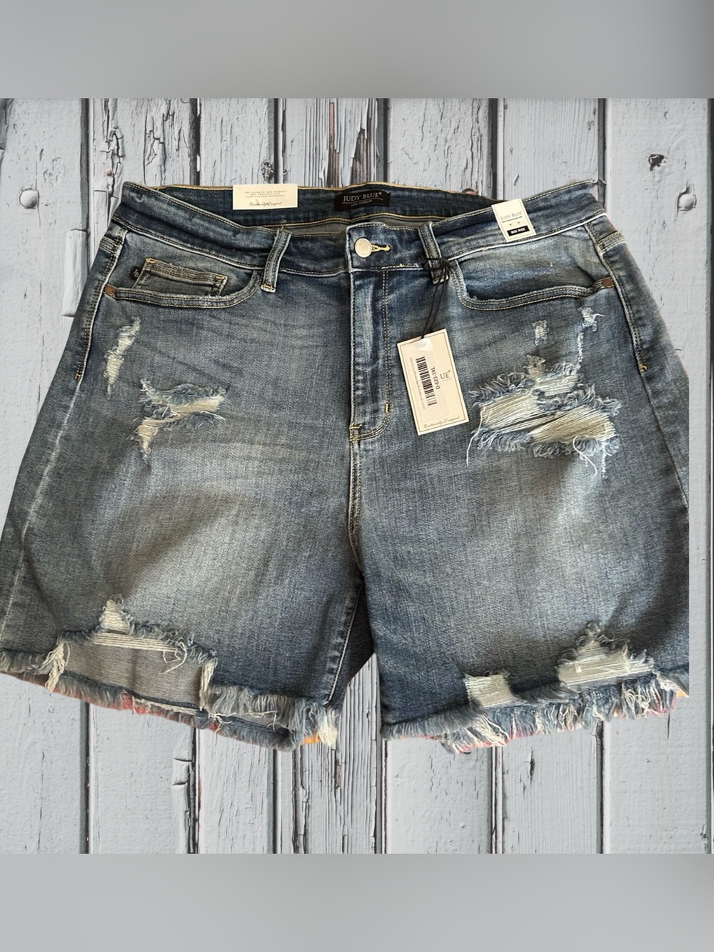 NWT! JUDY BLUE + SIZE SHORTS,MID RISE, DISTRESSED FRINGE HEM, SIZE 3X. MED BLUE. - Picture 13 of 16